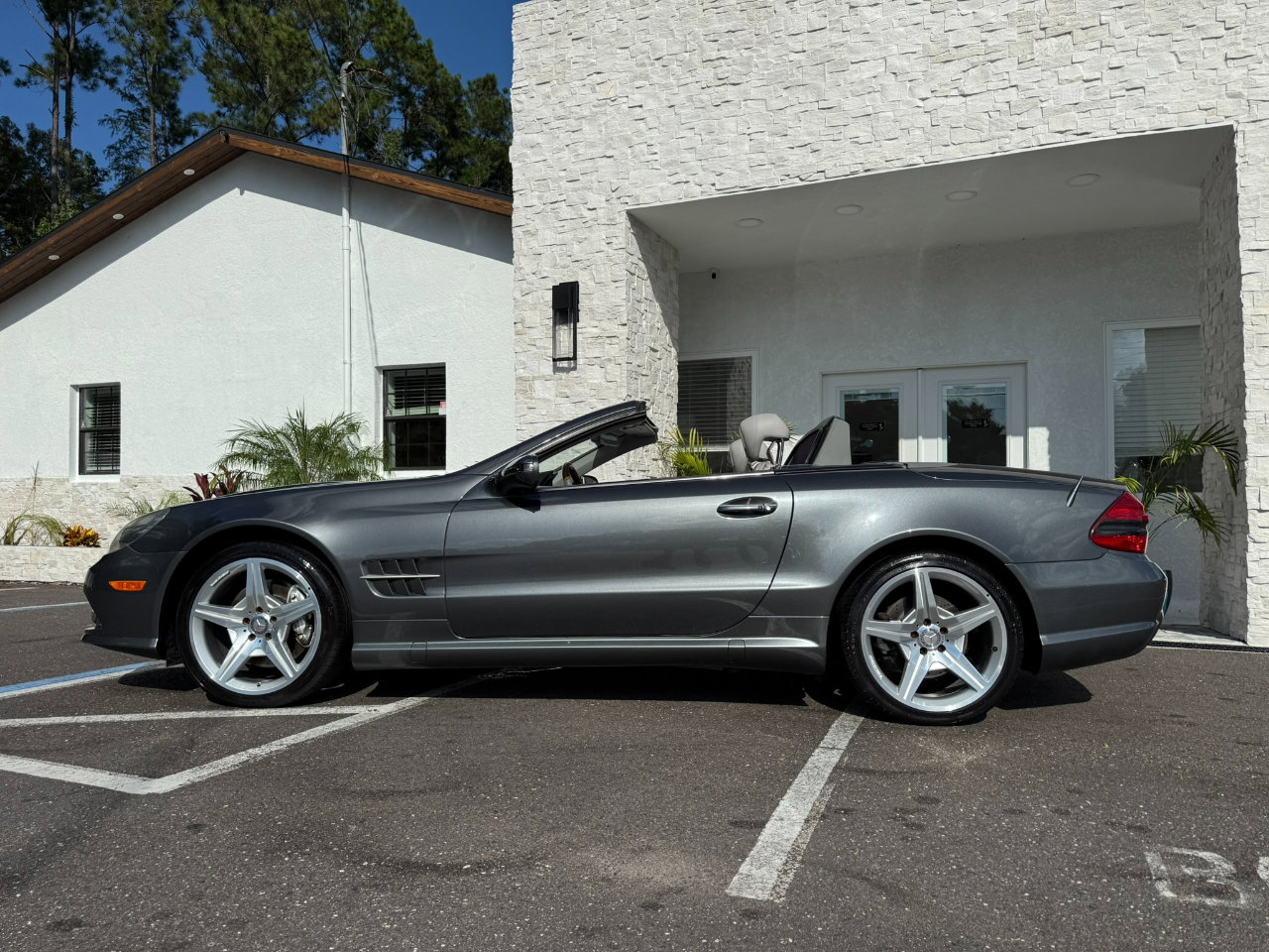 Used 2012 Mercedes-Benz SL 550 image 2