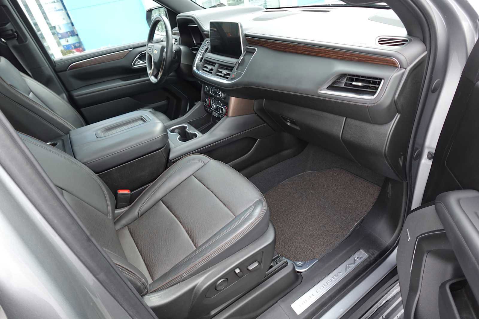 Used 2023 Chevrolet Tahoe High Country w/ Premium Package image 32