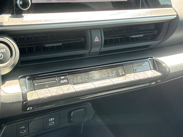 Used 2024 Toyota Prius LE FWD image 19