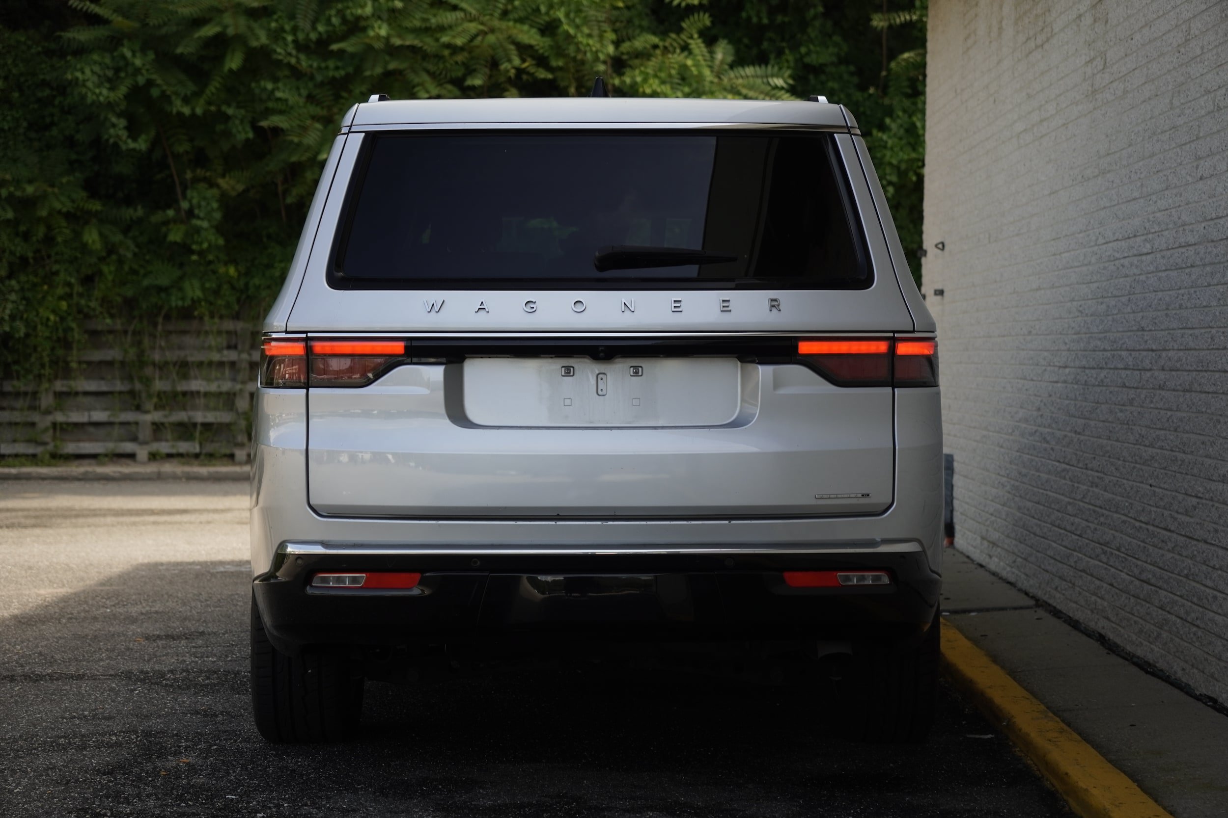 Used 2024 Jeep Wagoneer L Series II w/ Flexible Seating Group RWD image 6