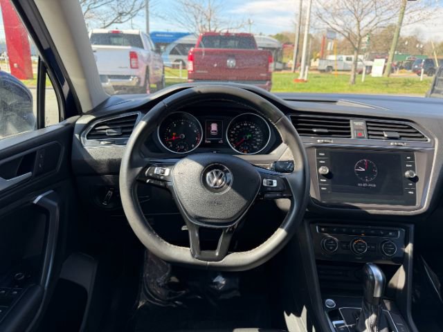 Used 2021 Volkswagen Tiguan SE w/ Panoramic Sunroof Package image 14