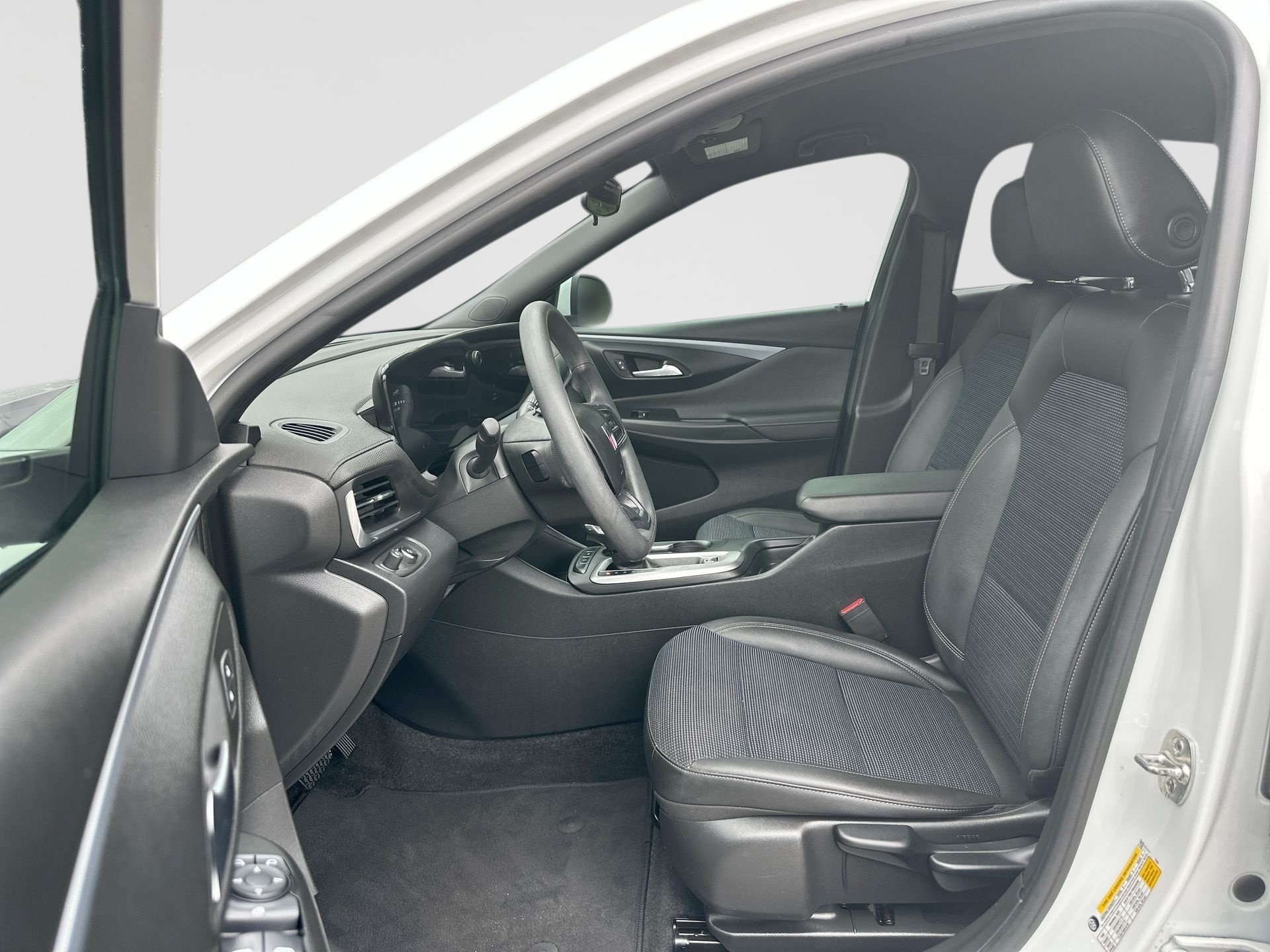 Used 2024 Buick Envista Preferred w/ Advanced Safety Package FWD image 19