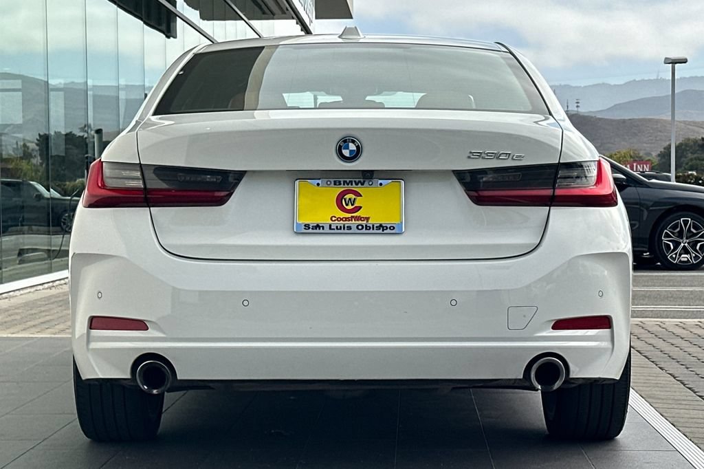 Used 2023 BMW 330e w/ Premium Package RWD image 4