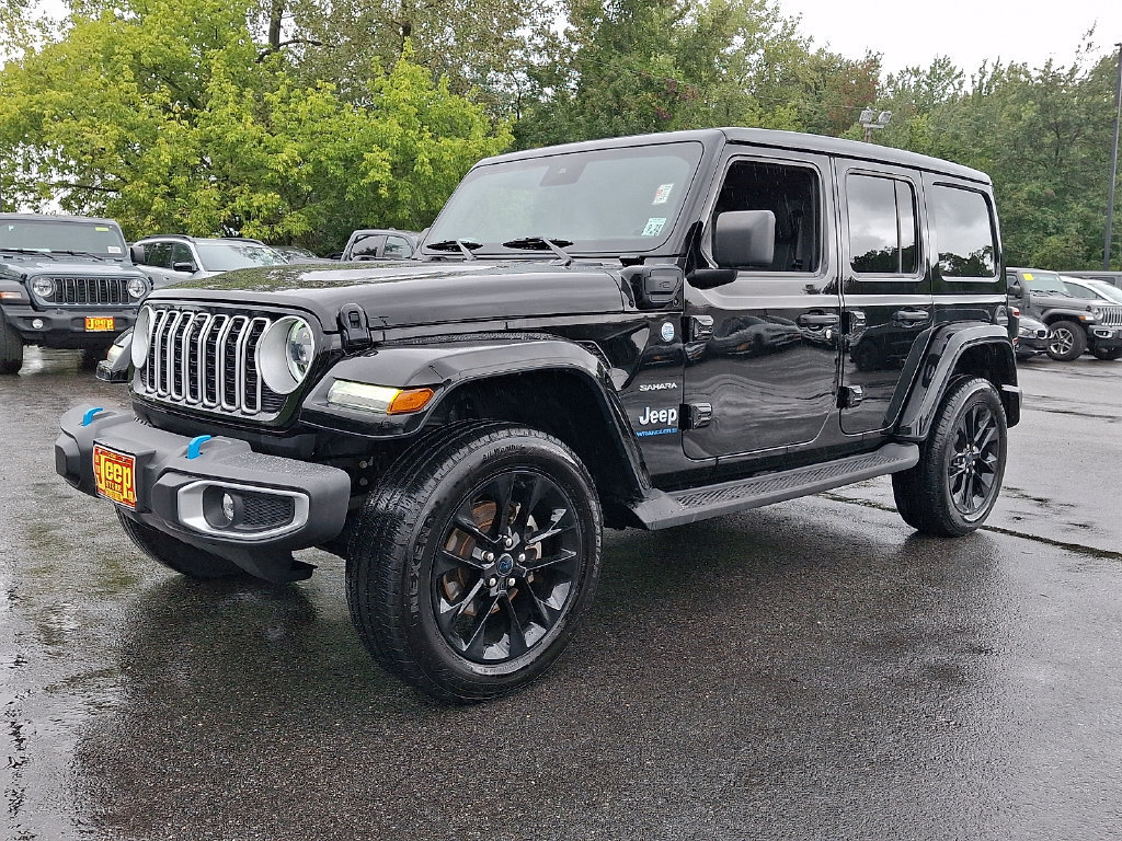 Certified 2024 Jeep Wrangler Unlimited Sahara w/ Technology Group AWD/4WD image 3