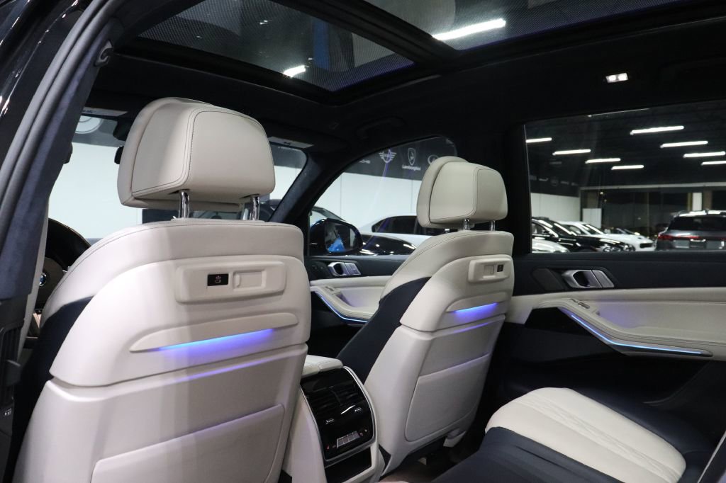 Used 2020 BMW X7 M50i w/ Dynamic Handling Package image 16