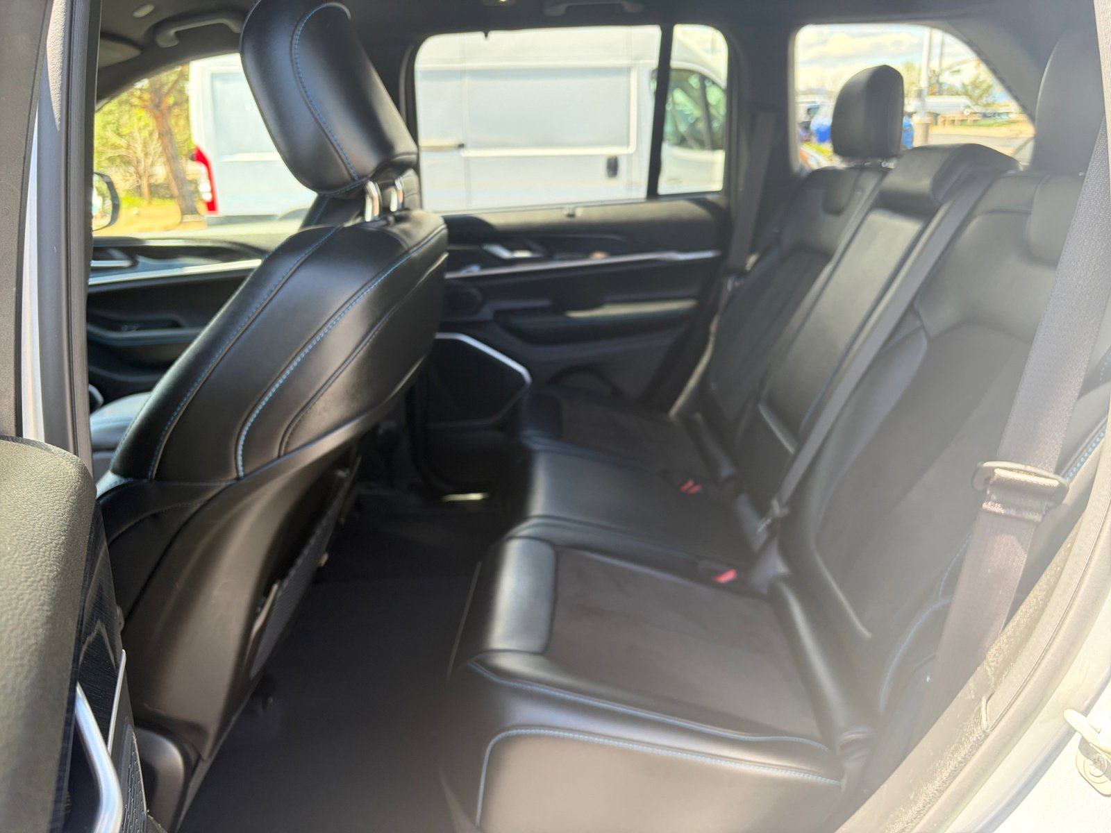 Used 2023 Jeep Grand Cherokee Trailhawk w/ Advanced Protech Group II AWD/4WD image 17