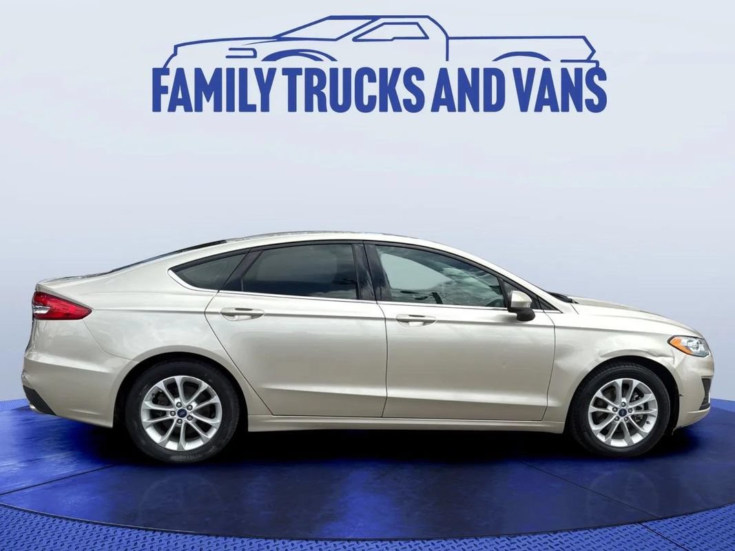Used 2019 Ford Fusion SE FWD image 3