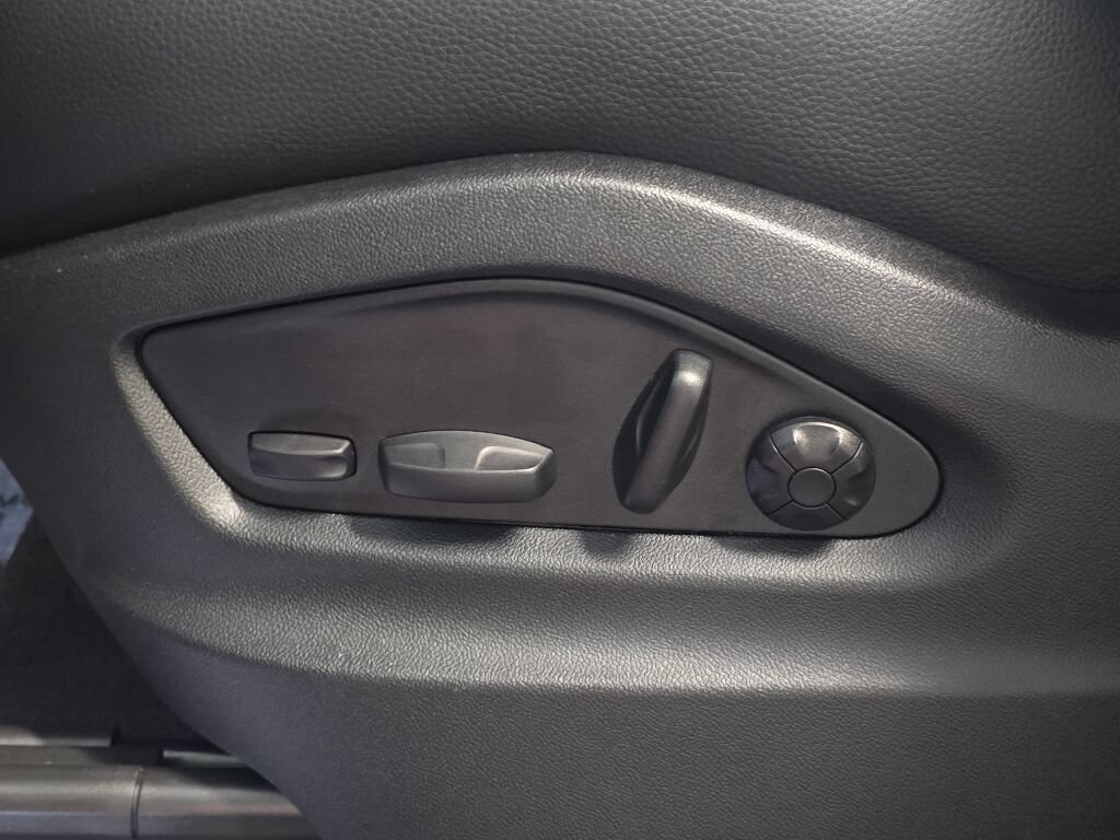 Certified 2025 Porsche Cayenne S AWD/4WD image 38
