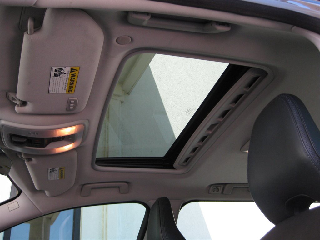 Used 2016 Volvo XC70 T5 Premier w/ Proximity Package FWD image 25