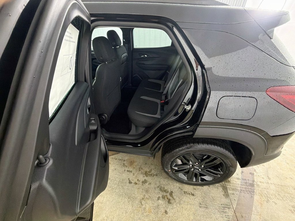 New 2026 Chevrolet TrailBlazer LT w/ Midnight Edition AWD/4WD image 16