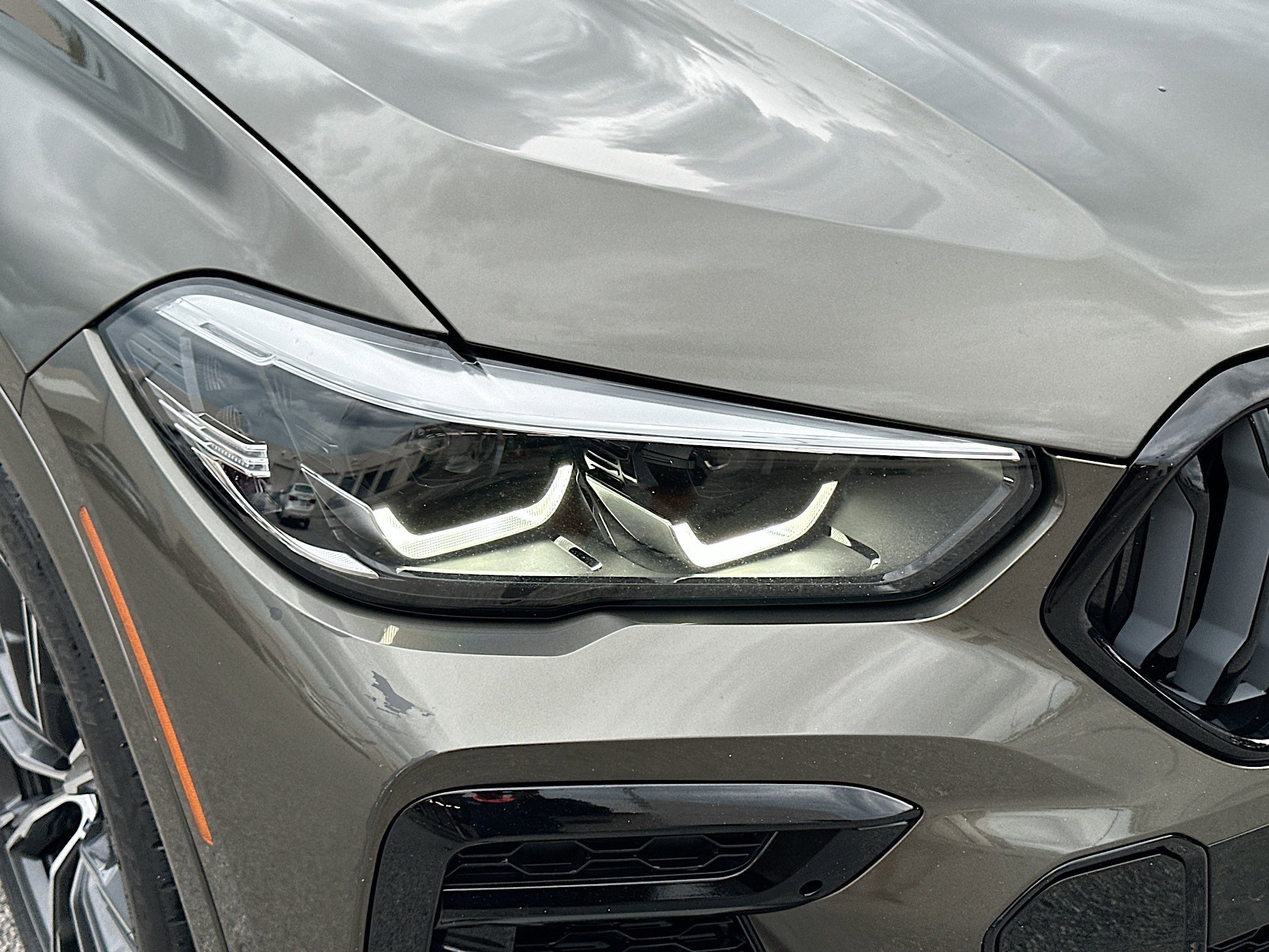 Used 2022 BMW X6 xDrive40i w/ M Sport Package AWD/4WD image 38