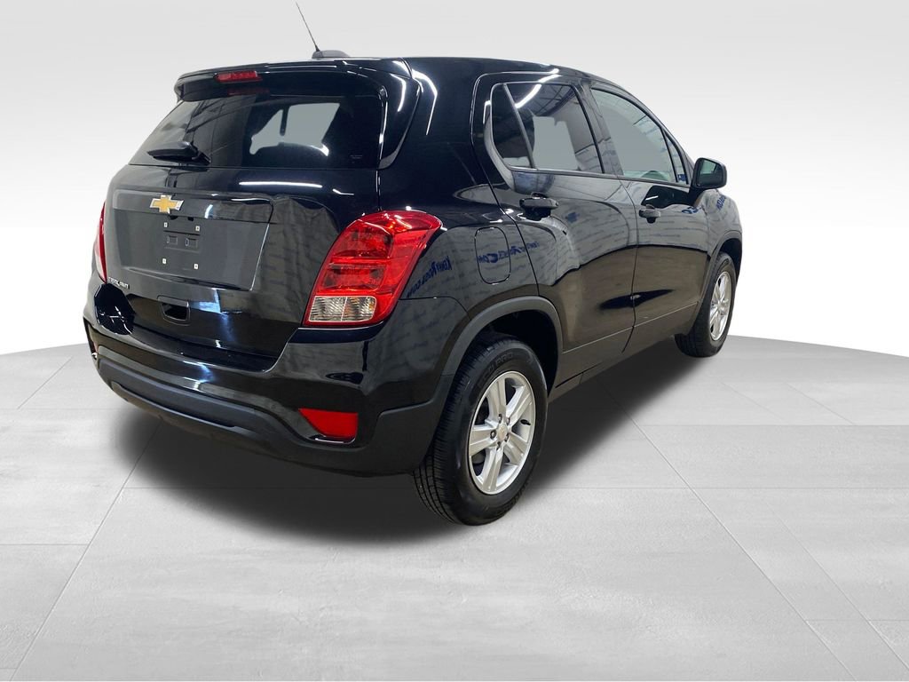 Used 2022 Chevrolet Trax LS w/ Tint and Cruise Package AWD/4WD image 8
