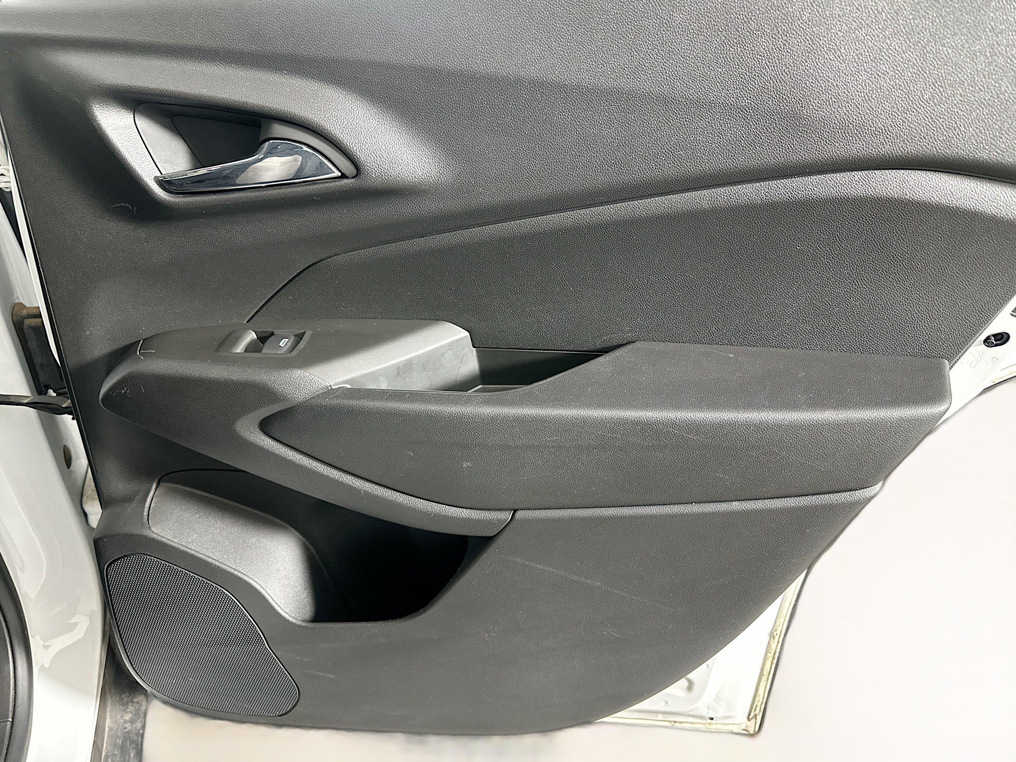 Used 2025 Chevrolet Trax LS image 27