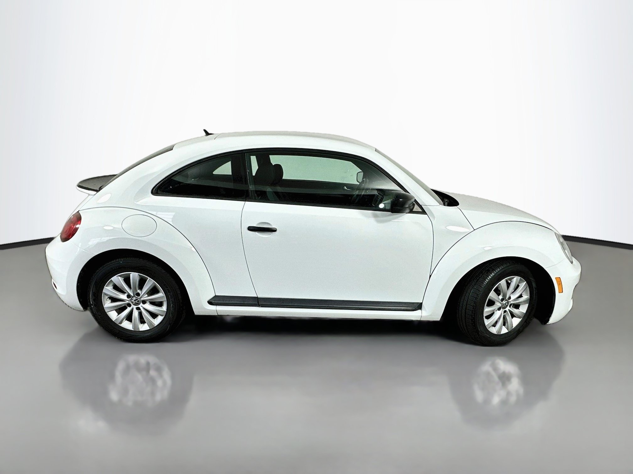 Used 2017 Volkswagen Beetle 1.8T Classic FWD image 8