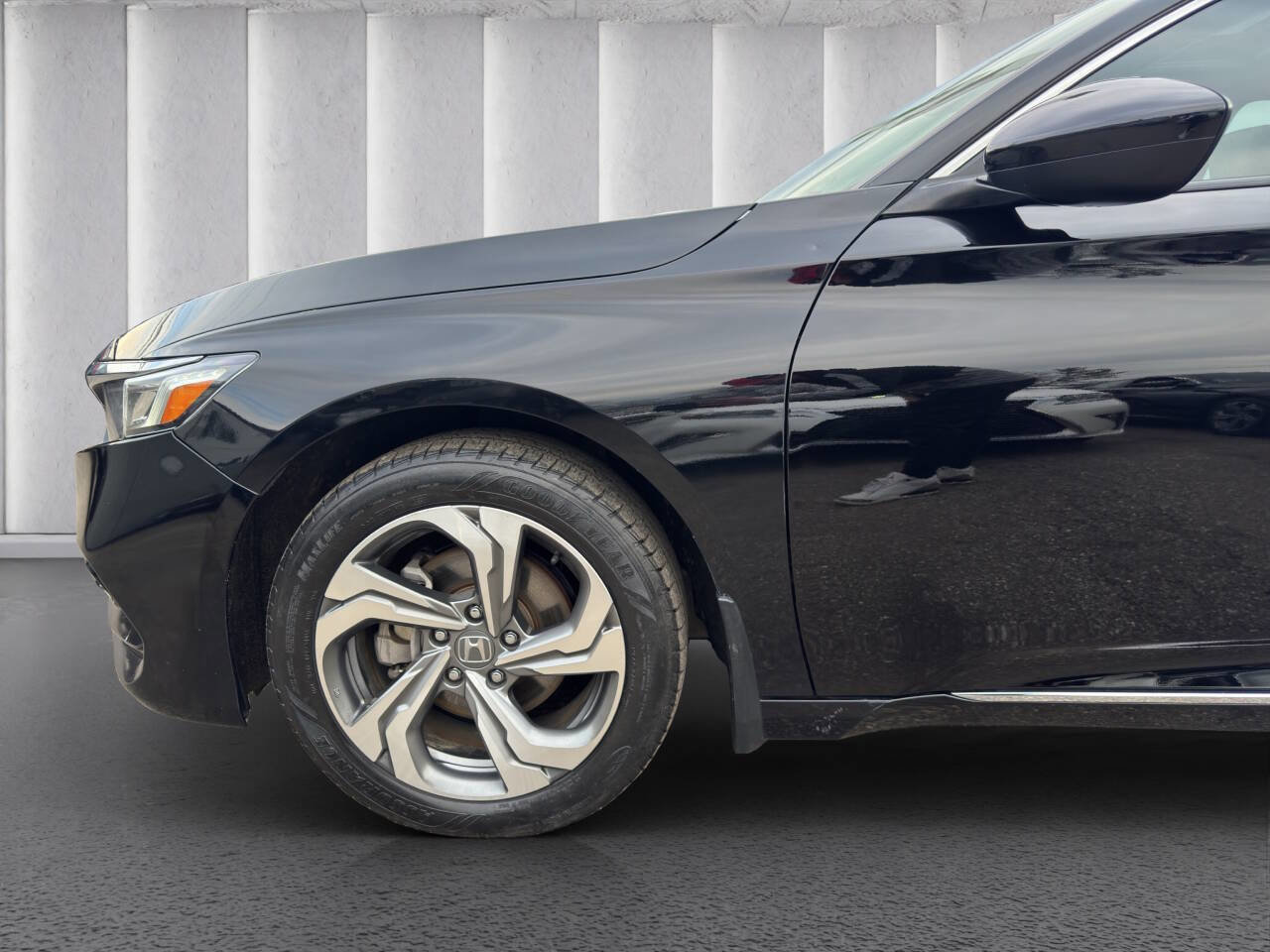 Used 2018 Honda Accord EX image 19