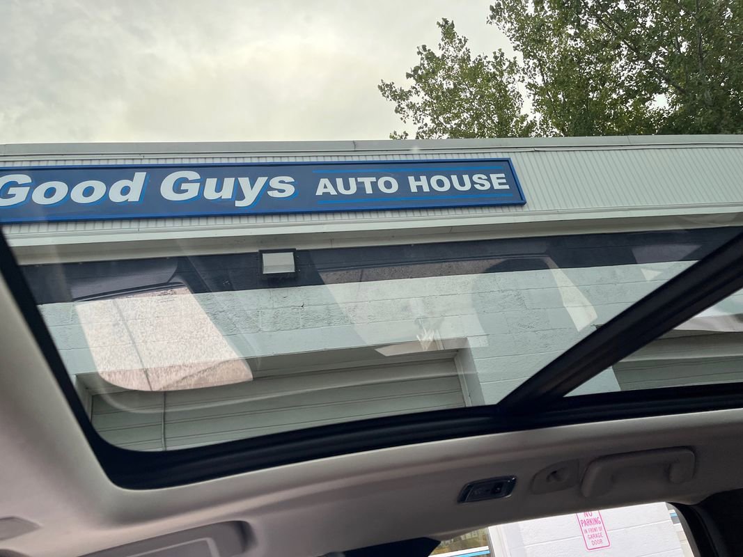 Used 2018 Volvo V90 T5 Cross Country w/ Convenience Package image 19