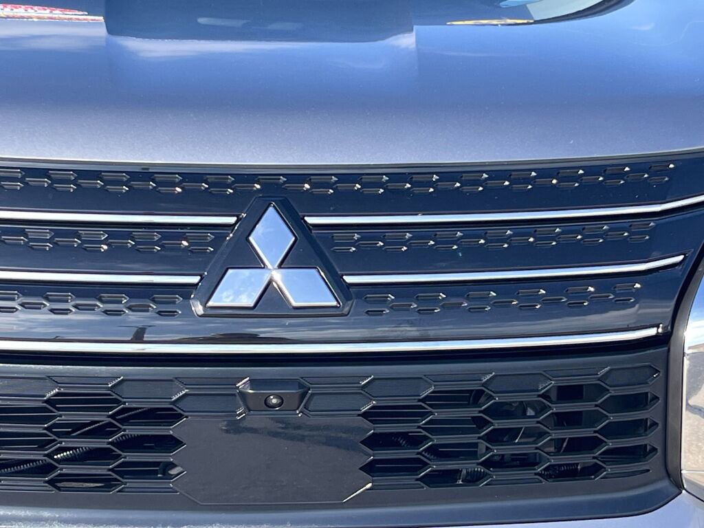 Used 2022 Mitsubishi Outlander SE image 9