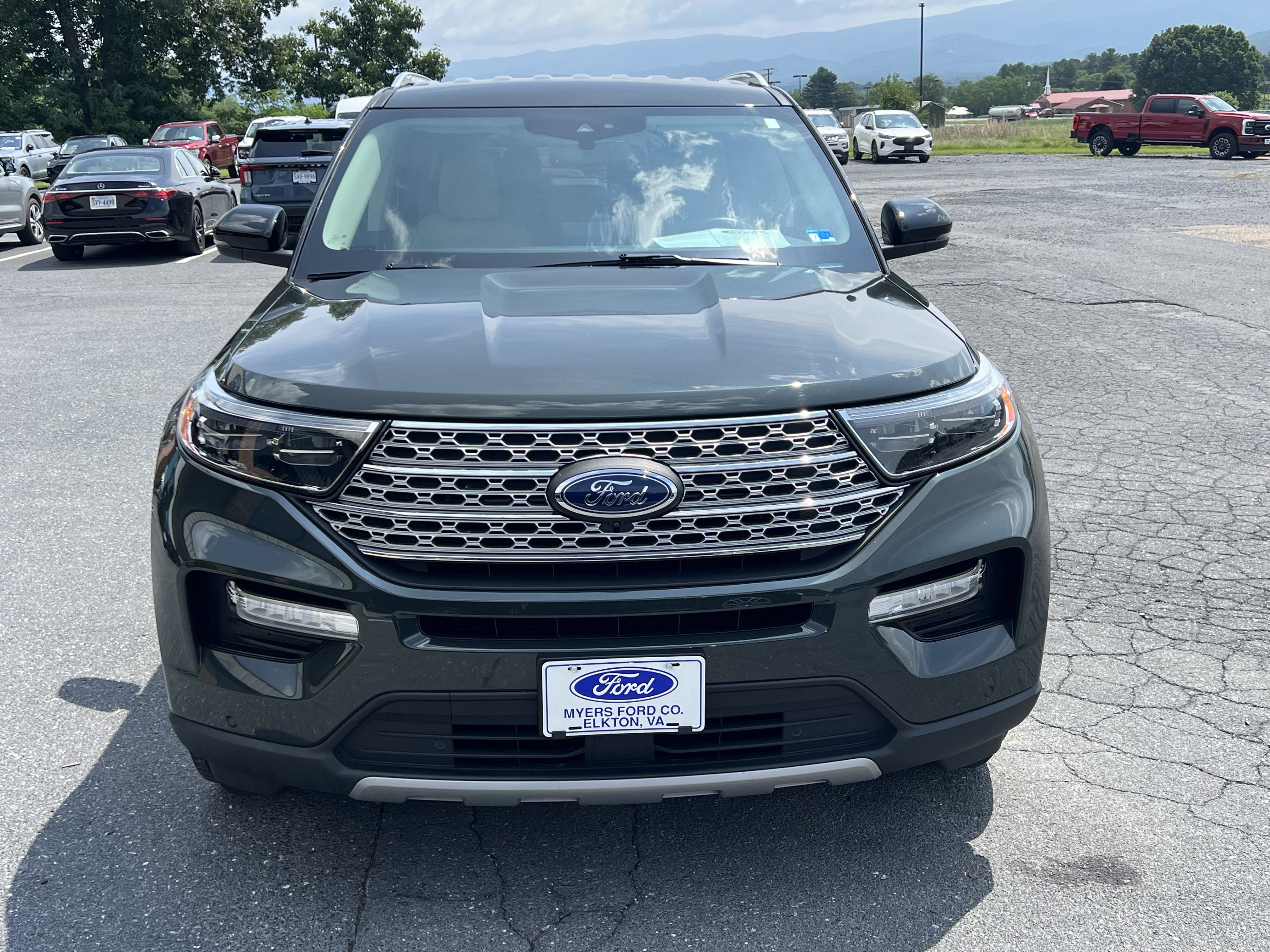 Used 2023 Ford Explorer Limited w/ Limited Technology Package AWD/4WD image 4