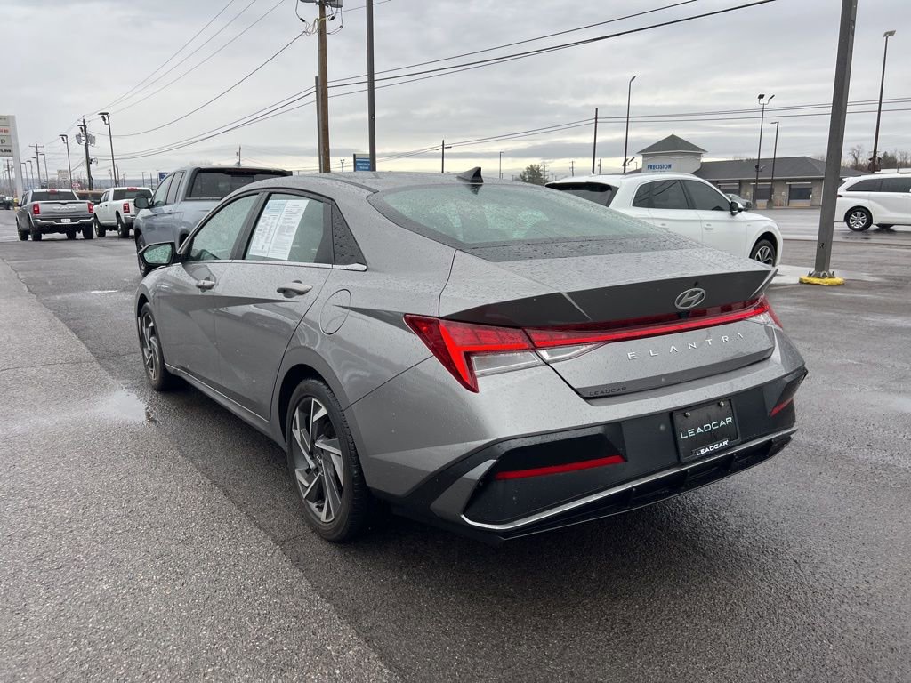 Used 2024 Hyundai Elantra SEL w/ Convenience Package image 3