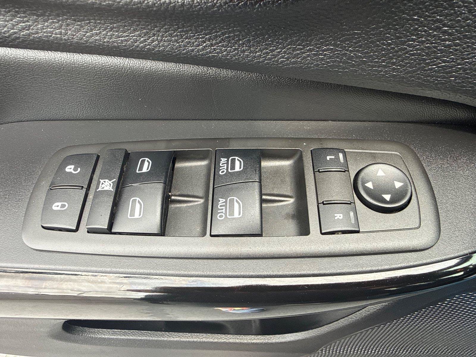 Used 2021 Jeep Cherokee Latitude Plus AWD/4WD image 11