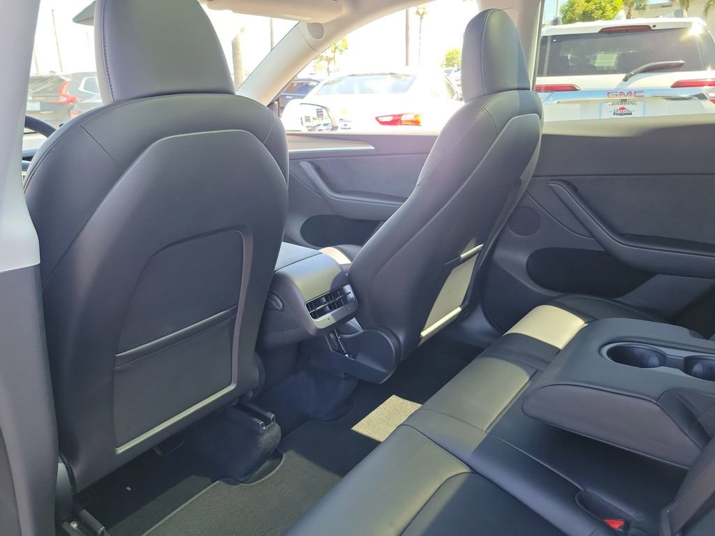 Used 2022 Tesla Model Y Long Range image 13