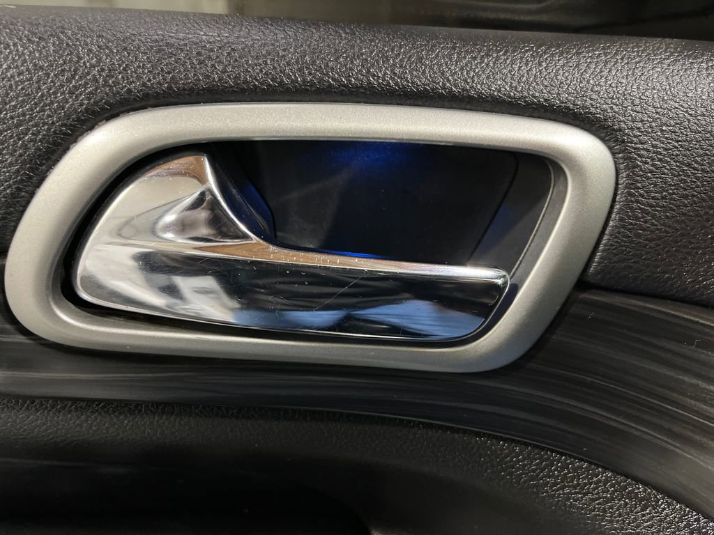 Used 2019 Jeep Grand Cherokee Altitude image 11