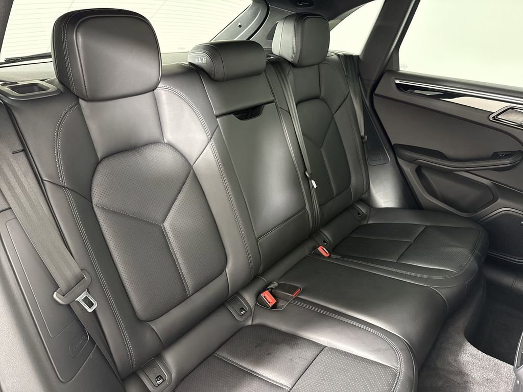 Certified 2025 Porsche Macan image 23