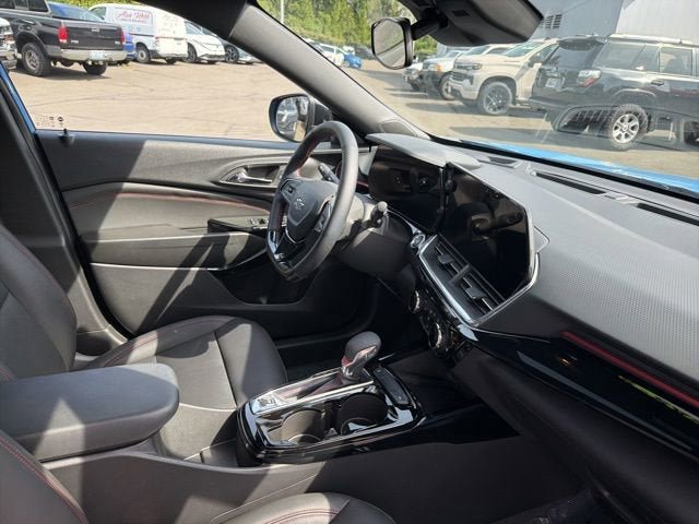 Used 2024 Chevrolet Trax RS w/ Sunroof Package FWD image 19