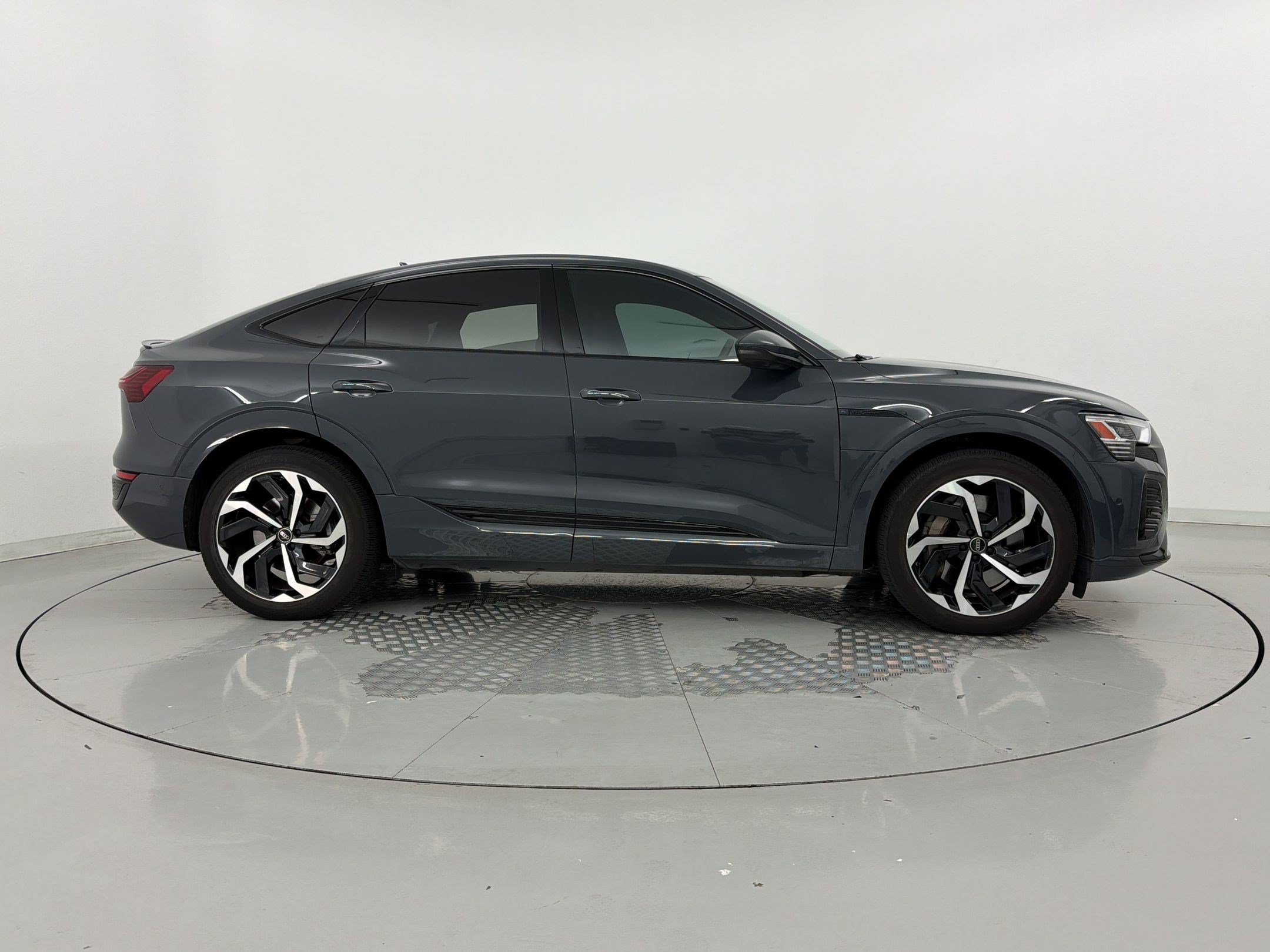 Certified 2024 Audi Q8 e-tron Premium Plus w/ Premium Plus Package AWD/4WD image 8