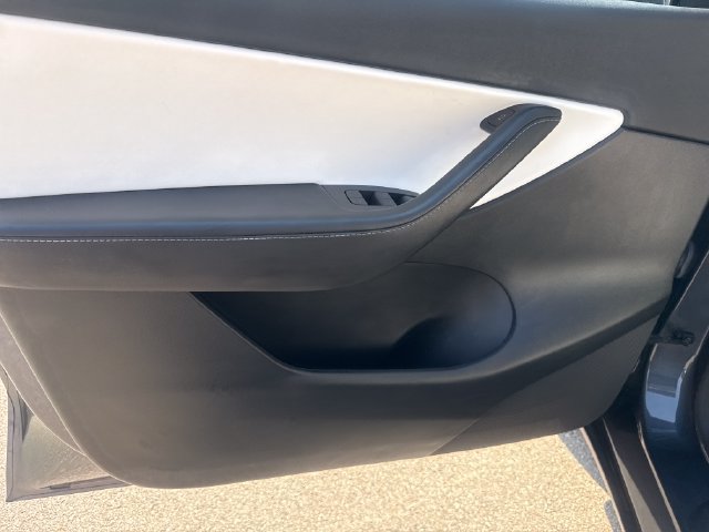 Used 2022 Tesla Model Y Long Range AWD/4WD image 9