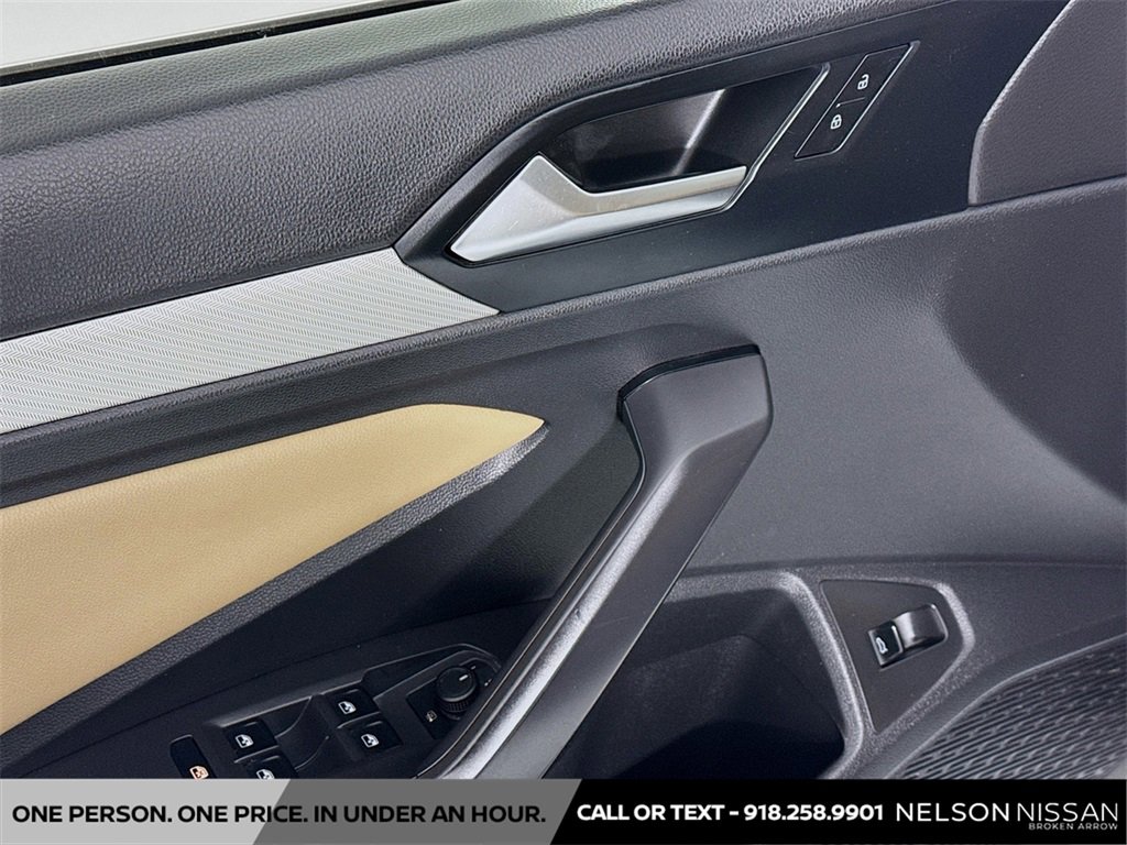 Used 2020 Volkswagen Jetta SE w/ SE Cold Weather Package image 17