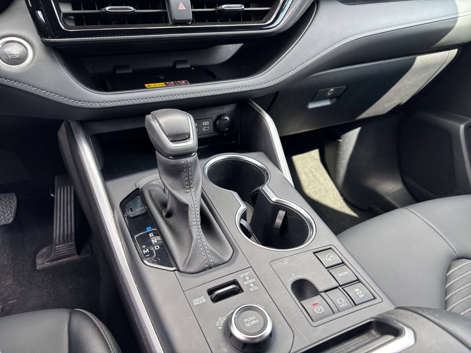 Used 2025 Toyota Highlander XSE AWD/4WD image 39