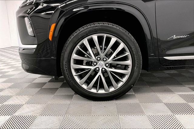 Used 2025 Buick Enclave Avenir image 10