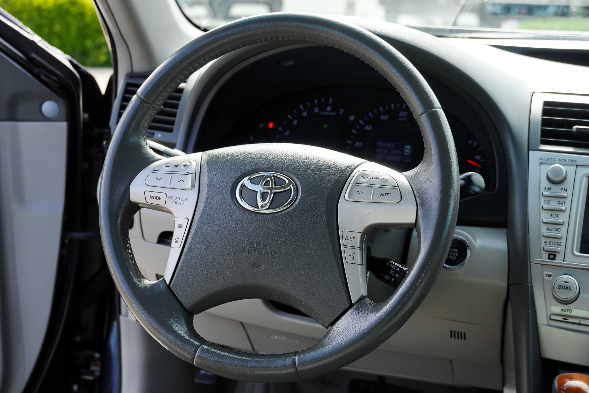 Used 2011 Toyota Camry XLE w/ SE/XLE Extra-Value Pkg FWD image 32