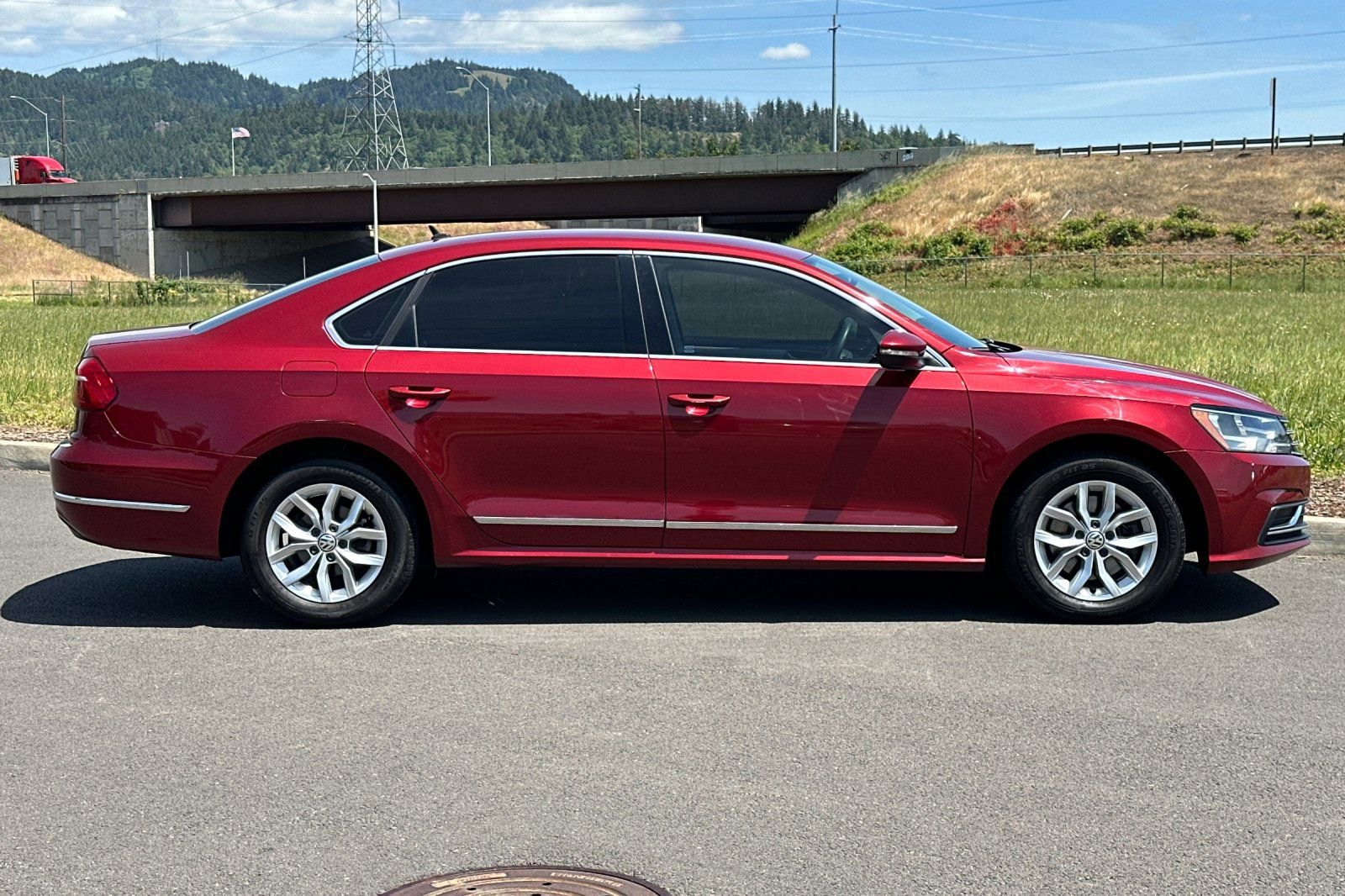 Used 2016 Volkswagen Passat 1.8T S FWD image 2