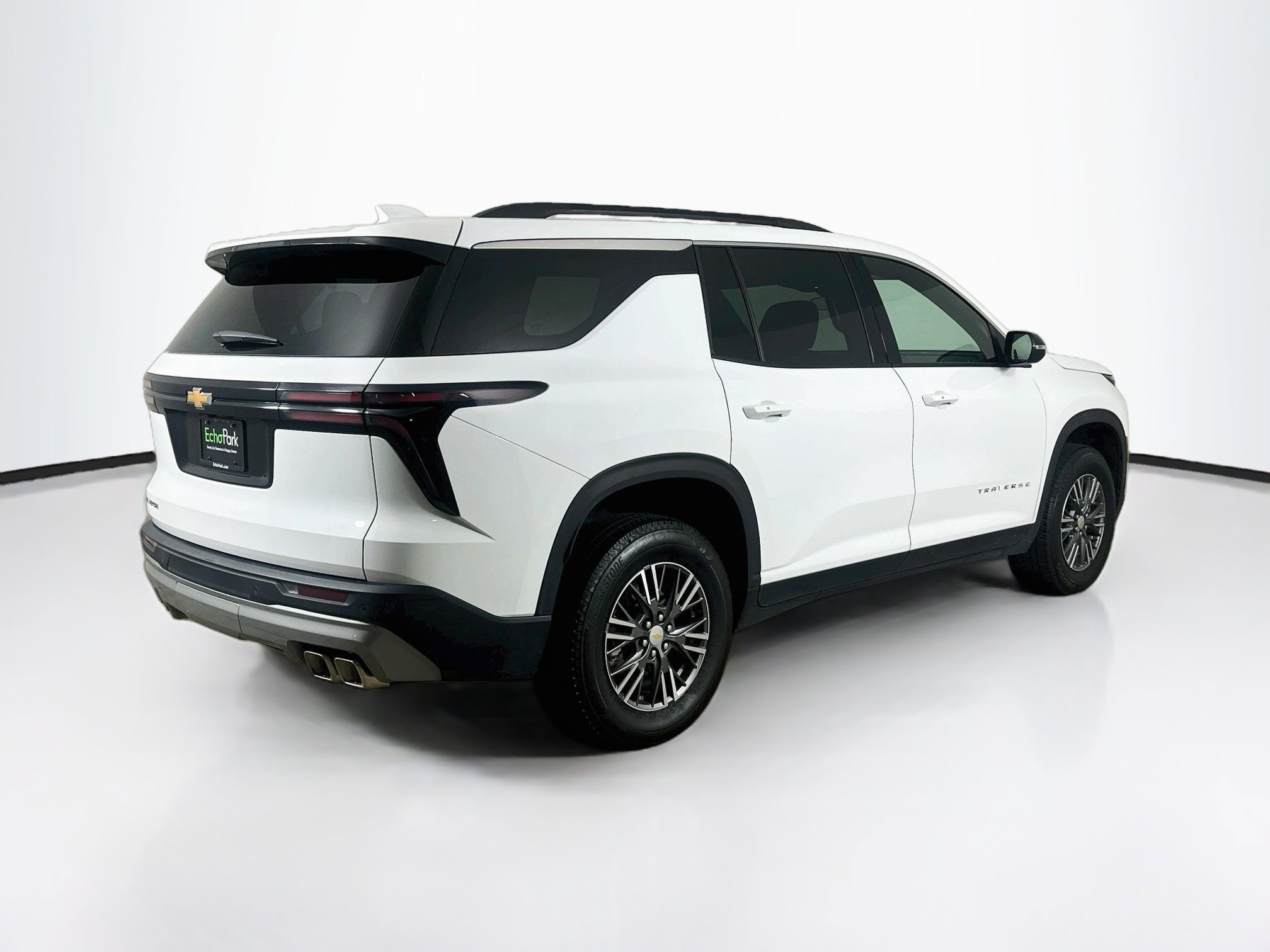 Used 2026 Chevrolet Traverse LT FWD image 9