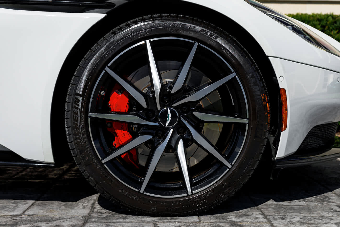 Used 2019 Aston Martin DB11 Volante image 23