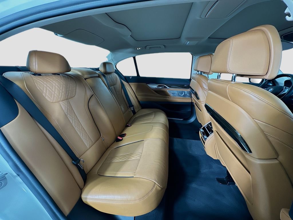 Used 2022 BMW 750i xDrive AWD/4WD image 29