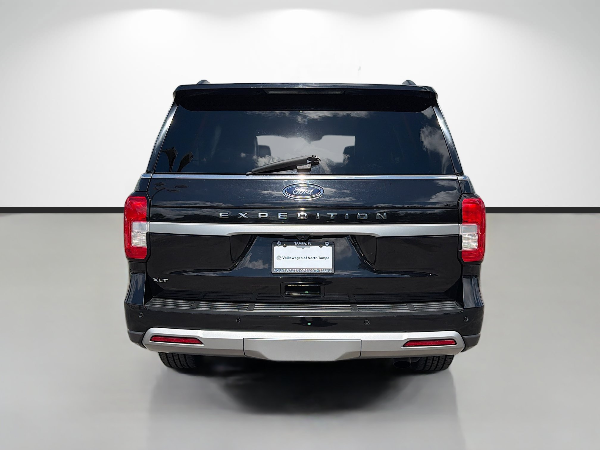Used 2024 Ford Expedition XLT AWD/4WD image 4