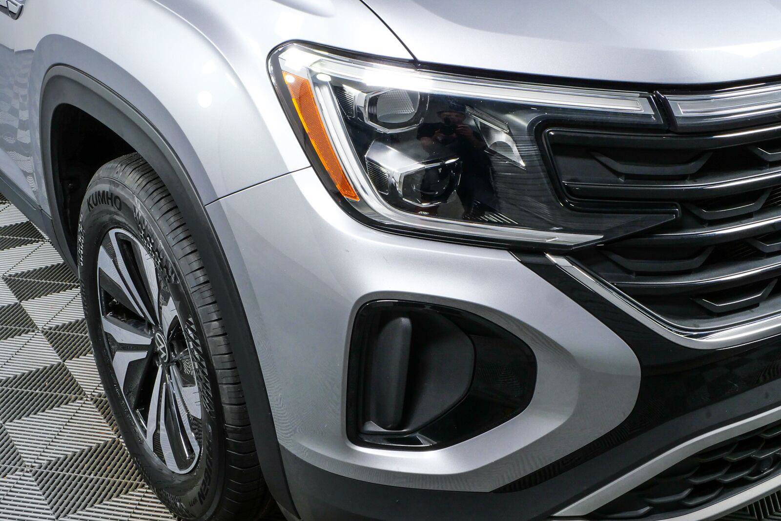 Certified 2024 Volkswagen Atlas Cross Sport SE FWD image 7