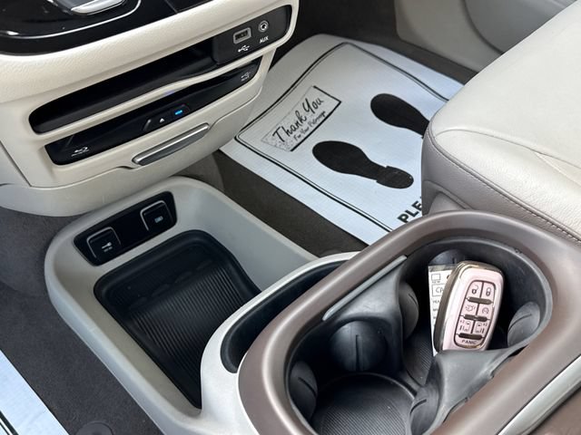 Used 2017 Chrysler Pacifica Touring-L Plus FWD image 37