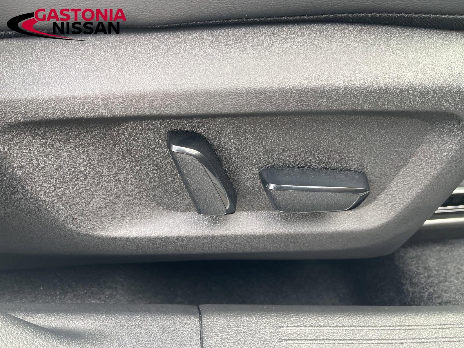 Used 2026 Nissan Rogue Platinum w/ Platinum Premium Package image 23