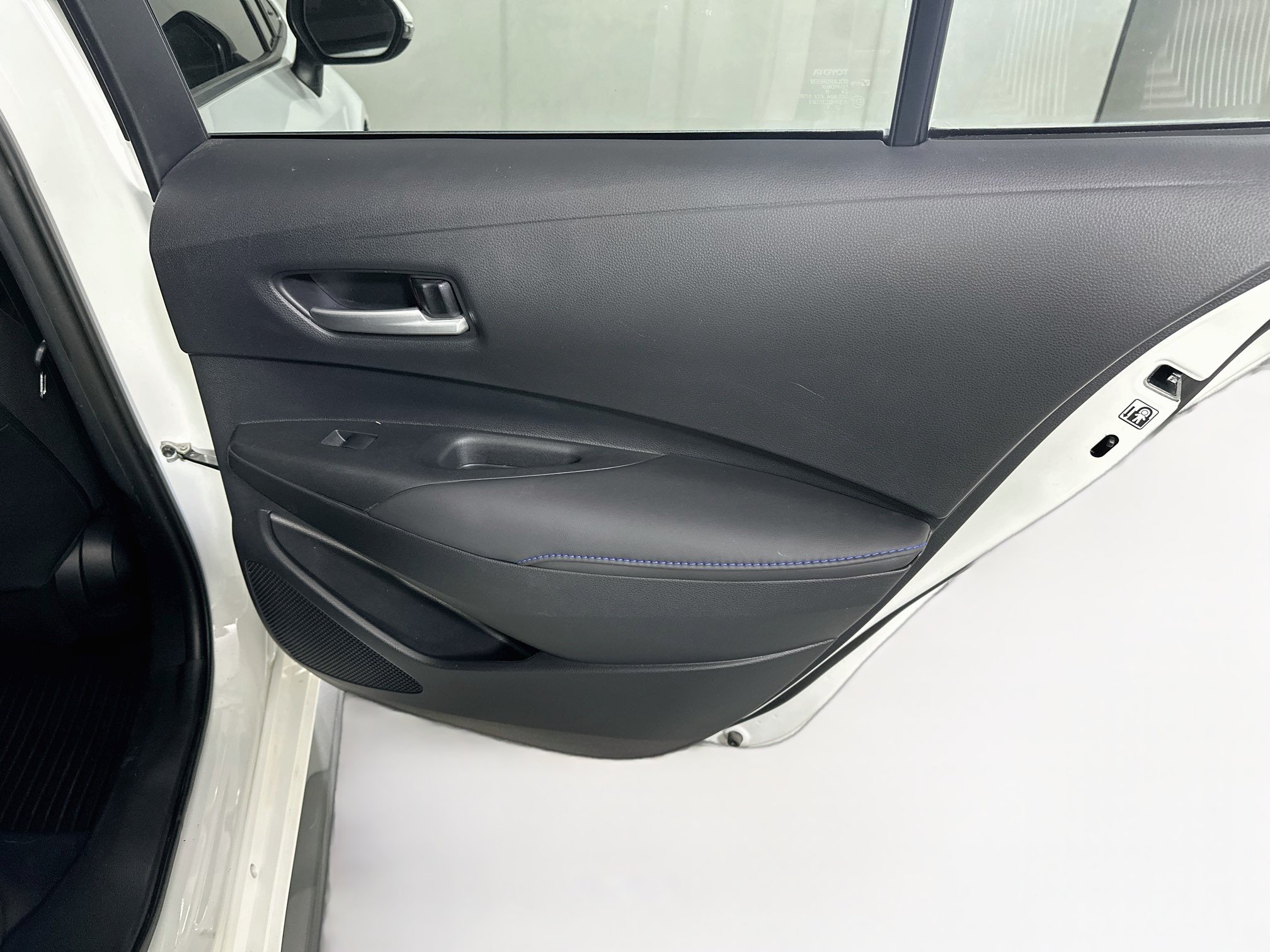 Used 2020 Toyota Corolla SE w/ SE Premium Package FWD image 28