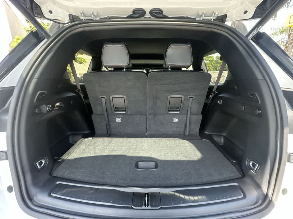 Used 2024 Jeep Grand Cherokee L Altitude RWD image 11