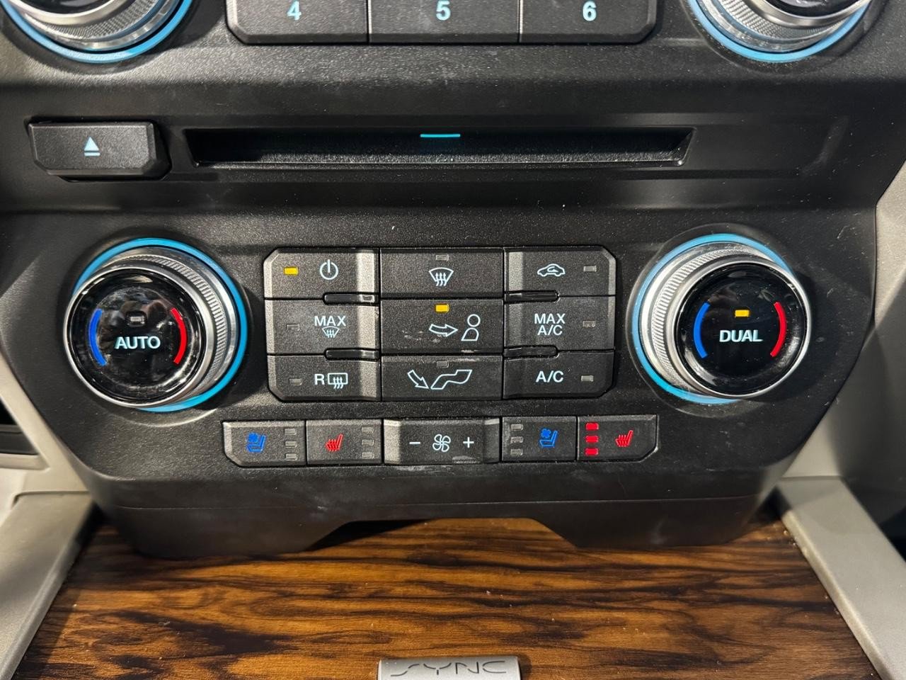 Used 2018 Ford F150 Lariat w/ Equipment Group 502A Luxury image 21