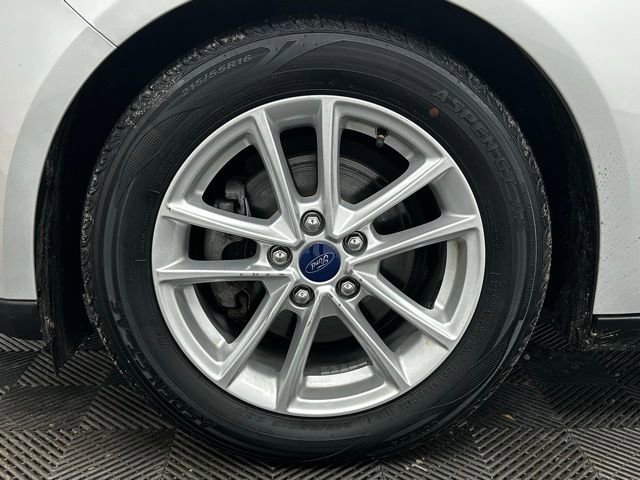 Used 2016 Ford Focus SE w/ SE Power Seat Package image 13