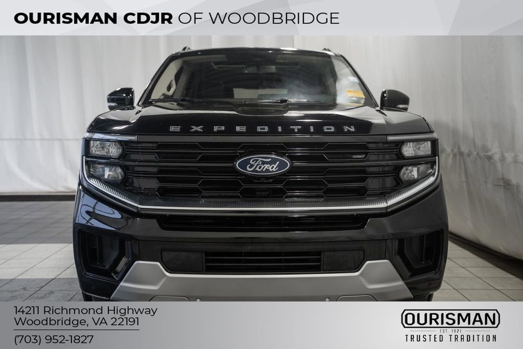 Used 2025 Ford Expedition Max Platinum AWD/4WD image 2