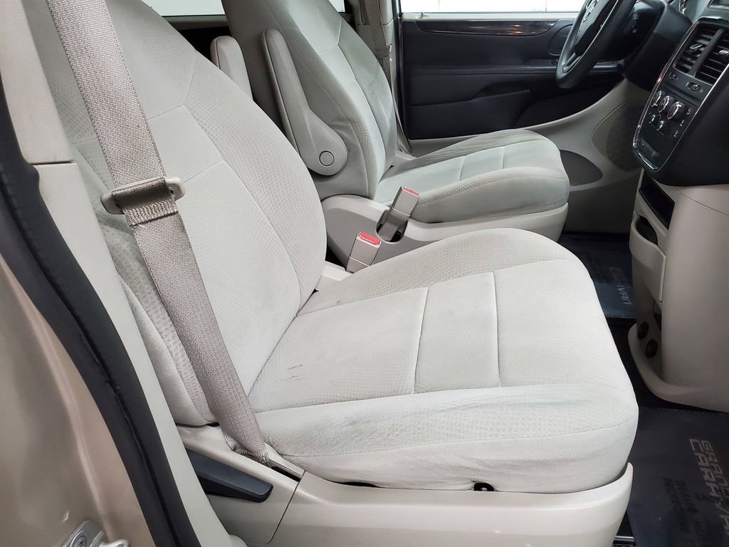 Used 2012 Dodge Grand Caravan SE image 18