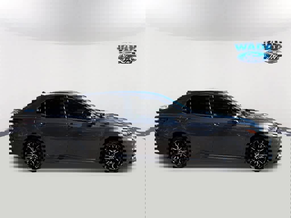 Used 2023 Toyota Camry SE image 4