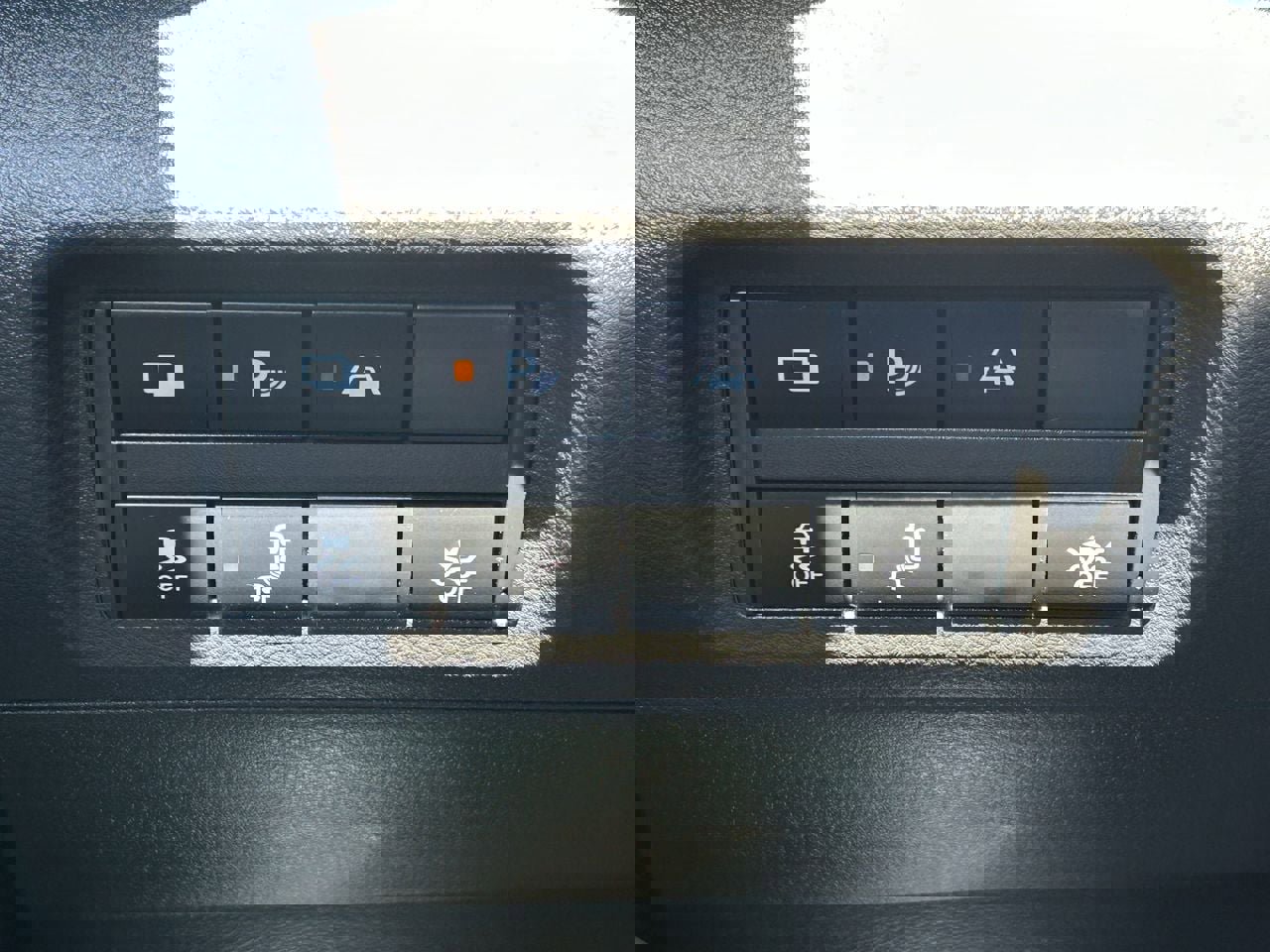 New 2025 Nissan Kicks Play S image 33